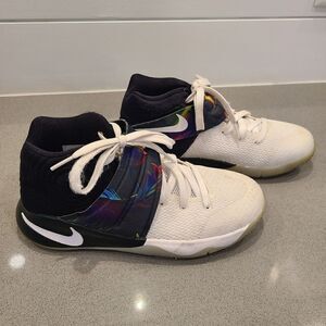 Kyrie Parade 2 youth sneakers